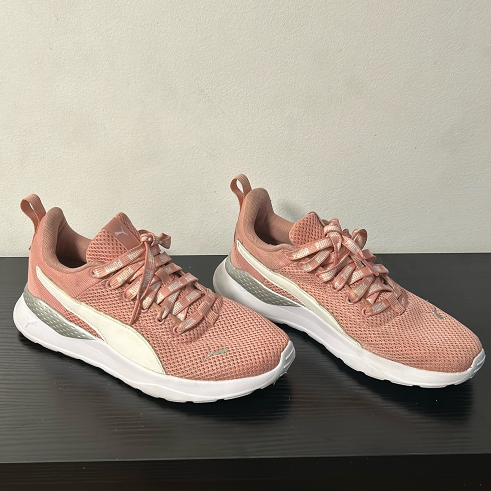 Dust pink puma size 4.5 in youth witch is a 6.5 women